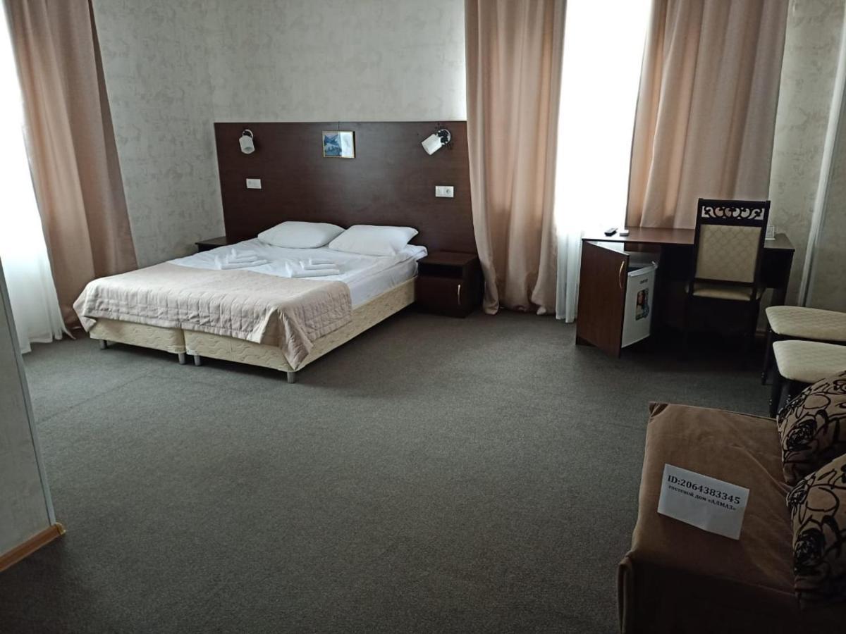 ホテル"Алмаз" トゥアプセ エクステリア 写真